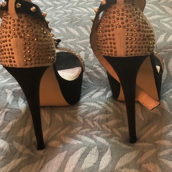 Steve Madden Black and Gold Studded/Spiked Heels - Picture 3 of 6